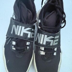 Nike Black and White Kids Sneakers PRE OWNED